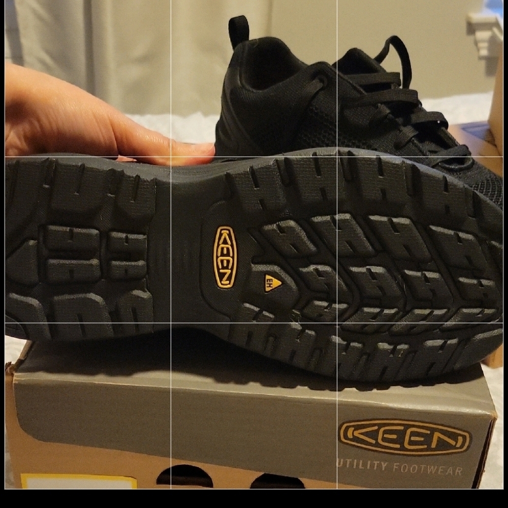 KEEN Men's Black Athletic Shoes - Picture 3 of 5